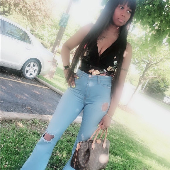 Meet your Posher, Shena - Picture 1 of 2